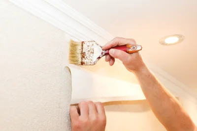 Pose de papier peint aux Mazures — revêtements muraux et toiles de verre